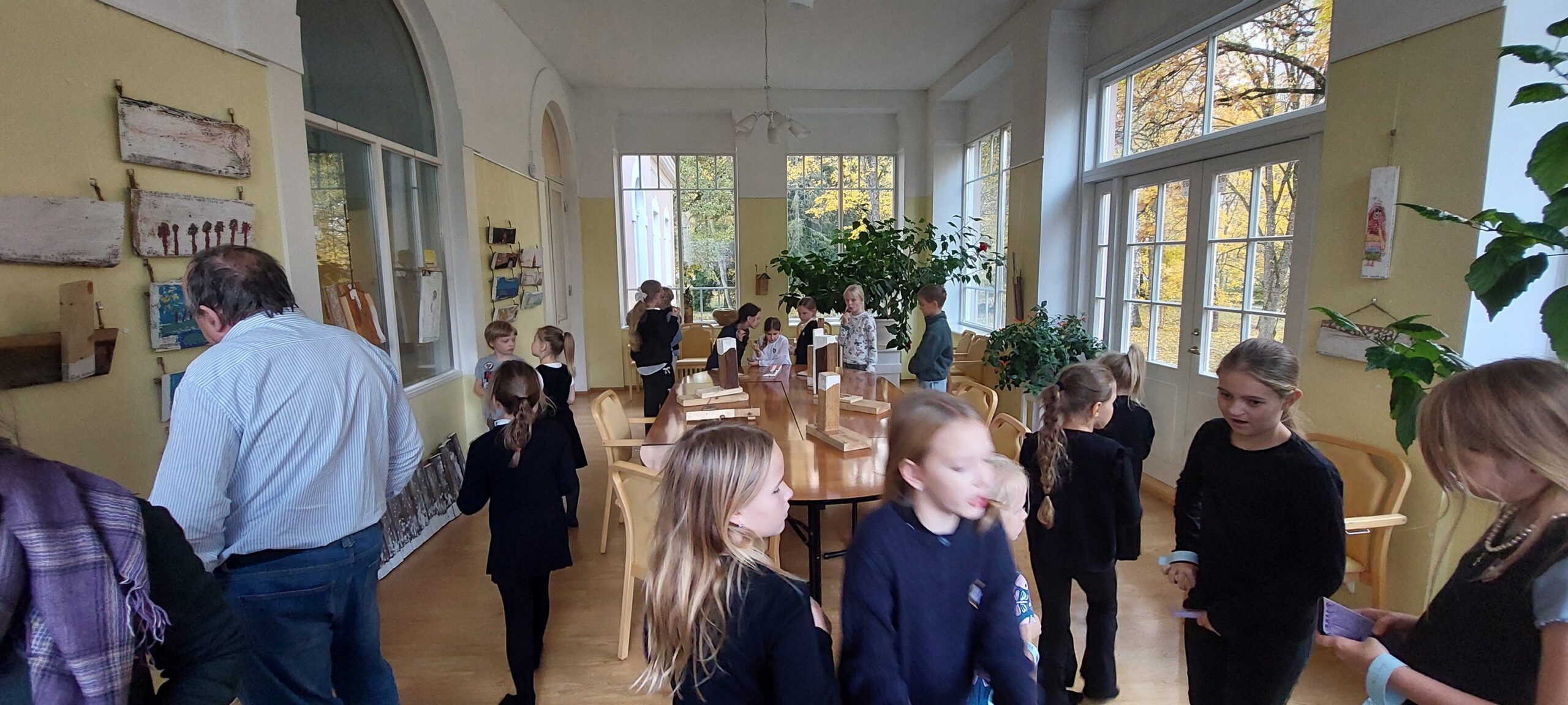 The post Alfons Tera kunstinäitus “Mooses ja teised lood ehk Jumal lõi maailma eimillestki” Kohila Kunstide Kooli Veranda galeriis appeared first on Eesti Kunst